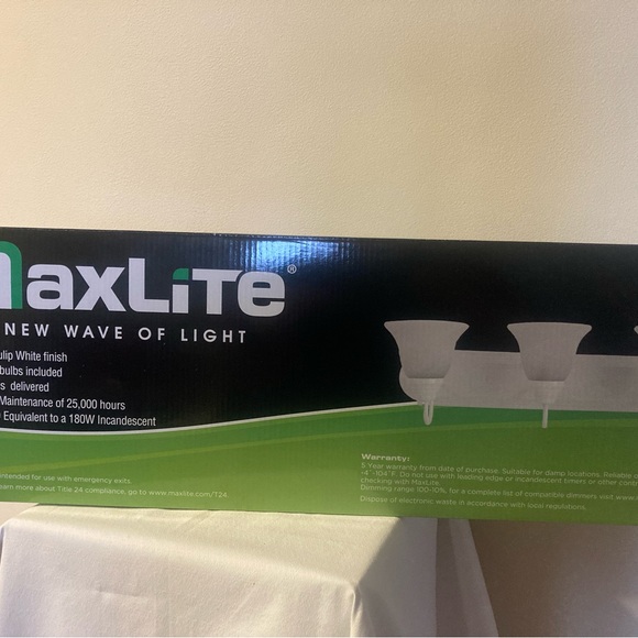 Maxlite a new wave of light Vanity Bar Tulip White Finish - Picture 5 of 5